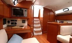 Beneteau Oceanis 37 szalon 2