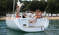 Beneteau Oceanis 37 kokpit