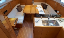 Jeanneau Sun Odyssey 379 szalon