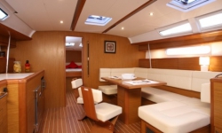 Jeanneau Sun Odyssey 49i szalon