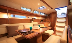 Jeanneau Sun Odyssey 49i szalon 2