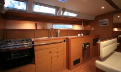 Jeanneau Sun Odyssey 49i konyha